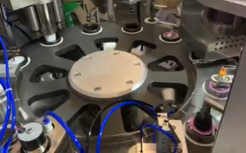 coffee capsule sealing machine-lids putting